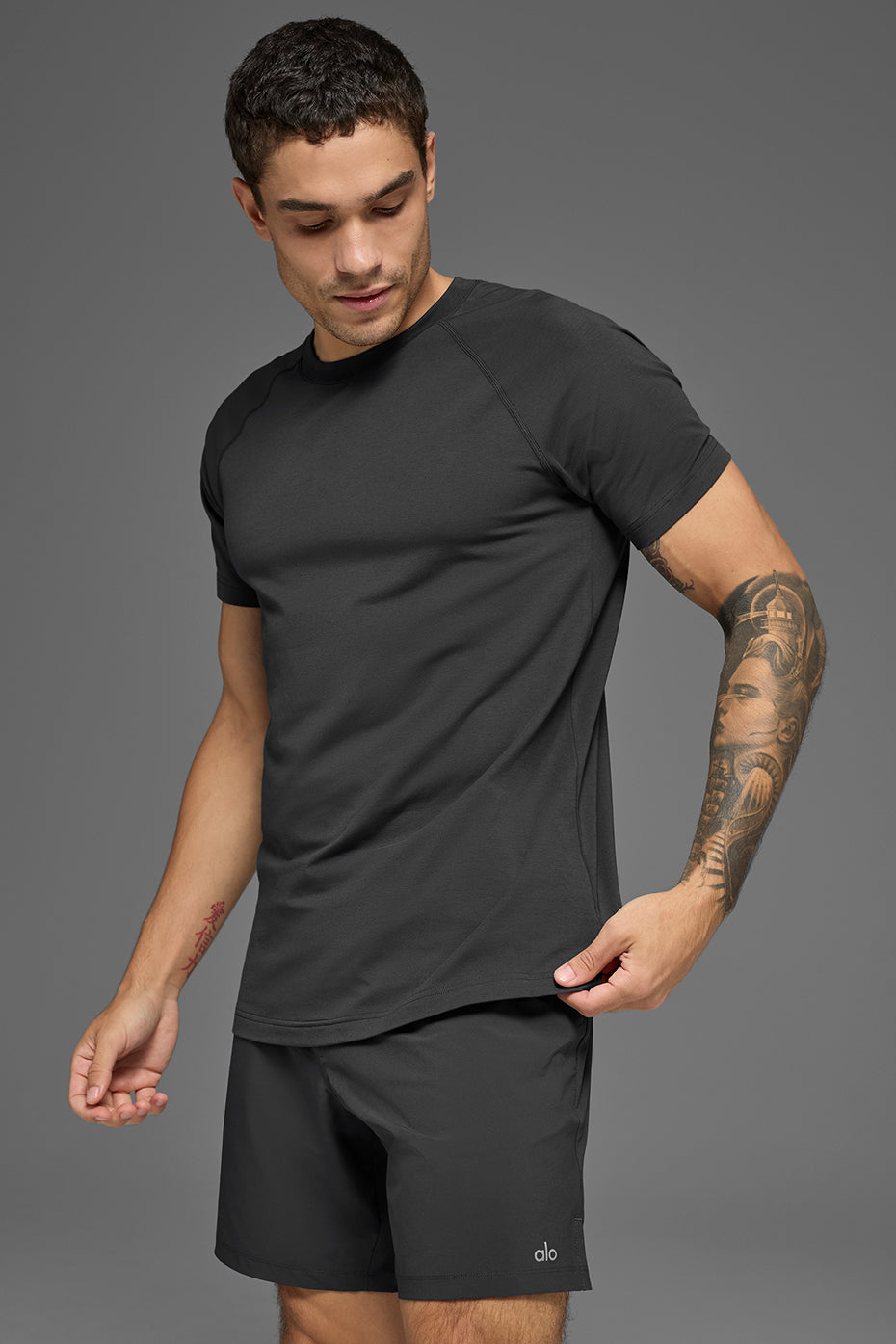 ALO Vapor Crewneck Short Sleeve - Anthracite - Image 2