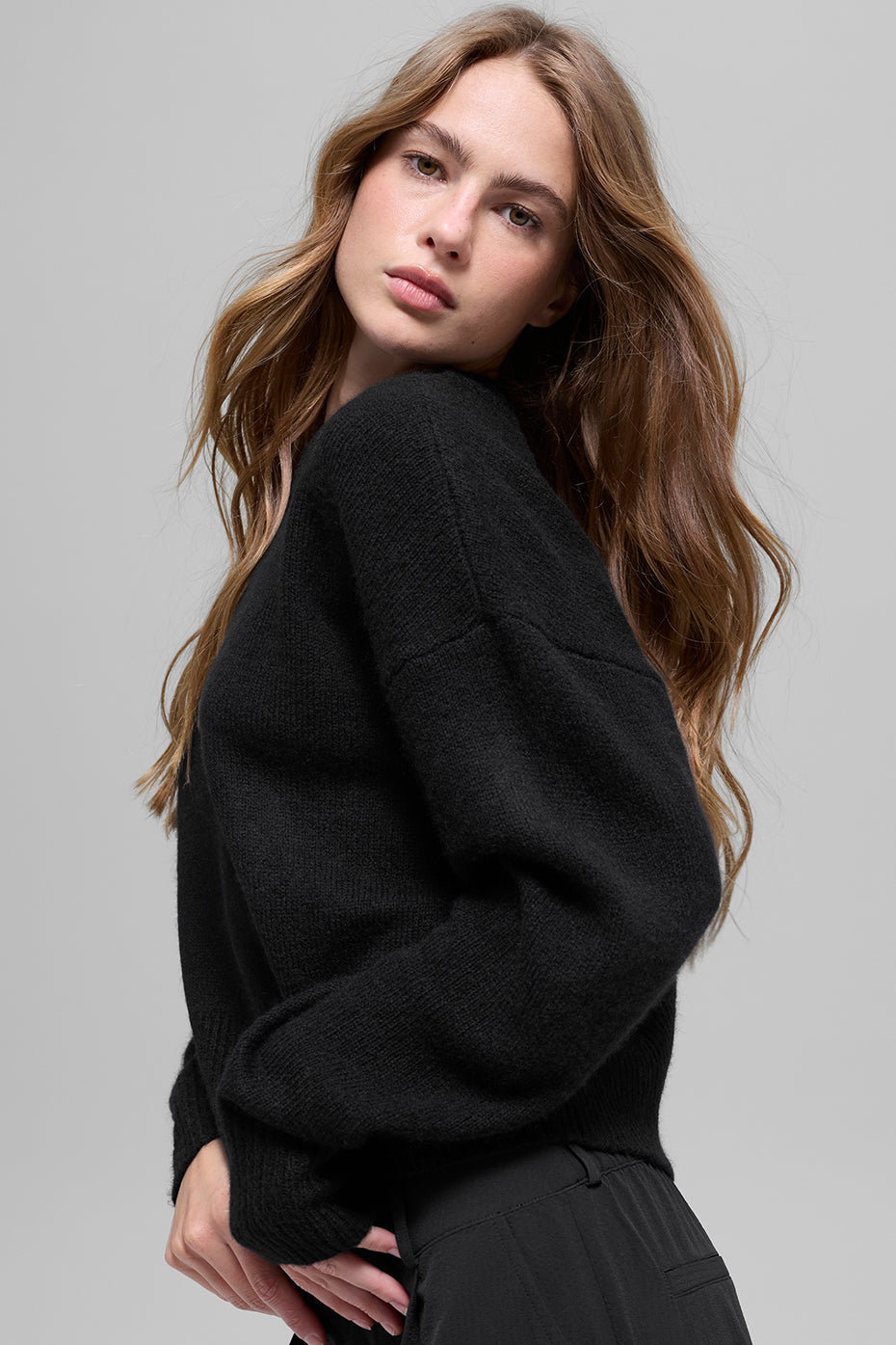 Wool Cashmere Cropped New Class Crewneck Sweater - Black - Image 4