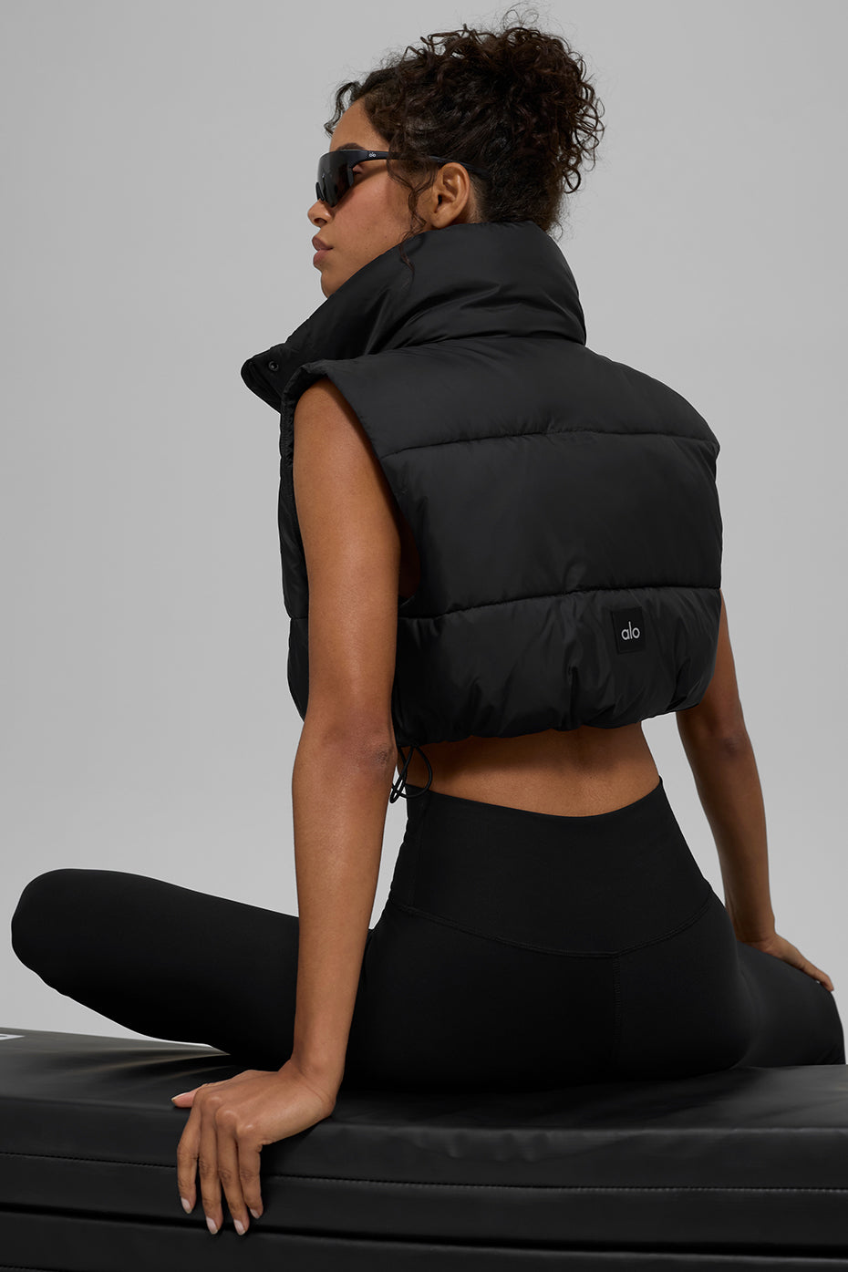 Cropped Gold Rush Puffer Vest - Black - Image 3